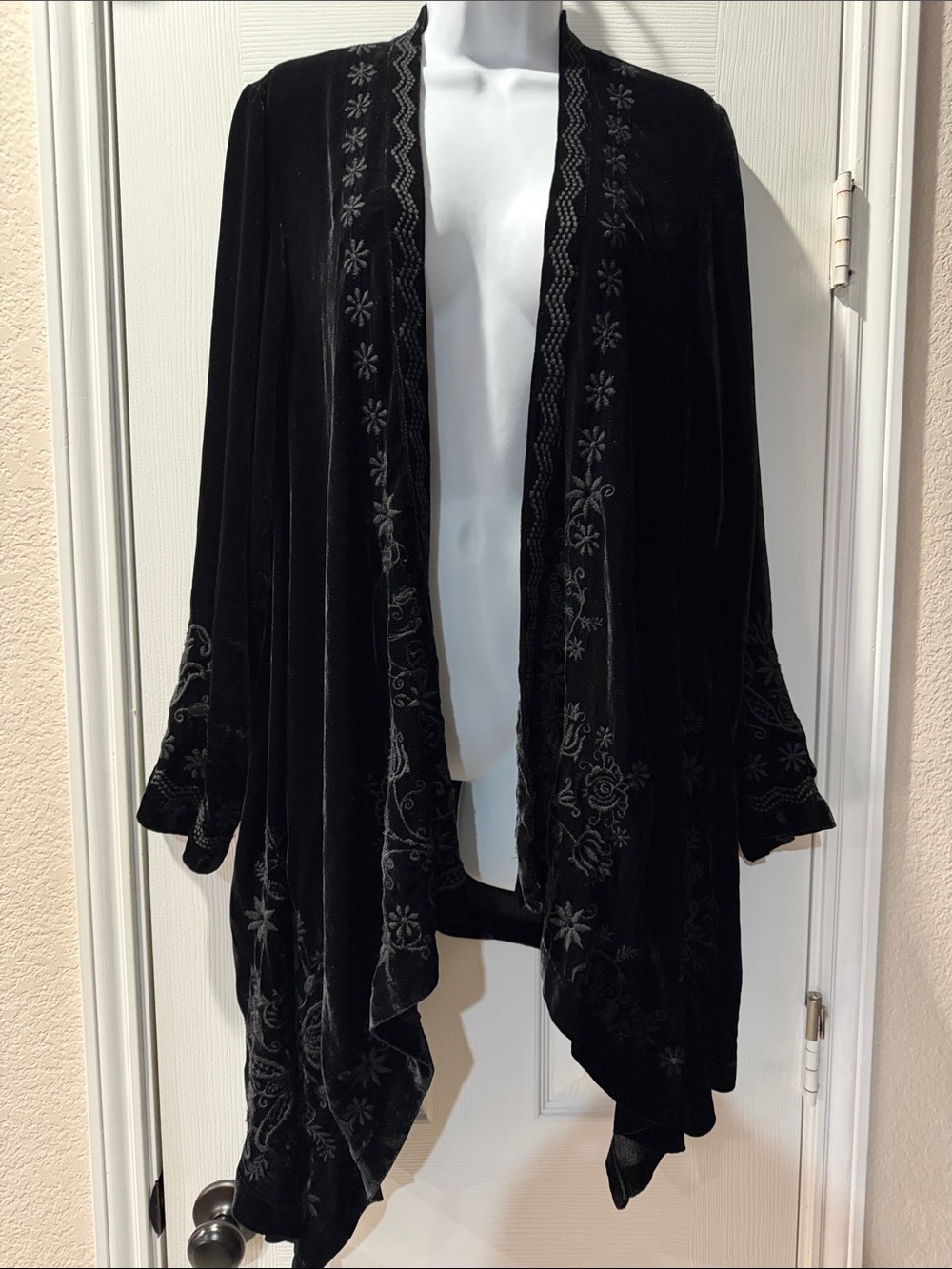 Johnny Was Black Velvet Embroidered Open-Front Shrug jacket